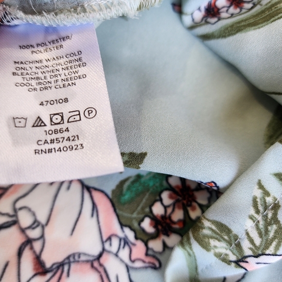 LOFT Women’s Floral Print Blue Keyhole Front Open Back Tie Sleeveless Blouse S - Picture 12 of 12